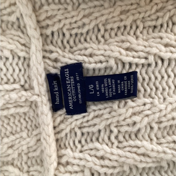 American Eagle Wool hand-knit Women's Cream Cable Sweater(large) - Picture 6 of 6